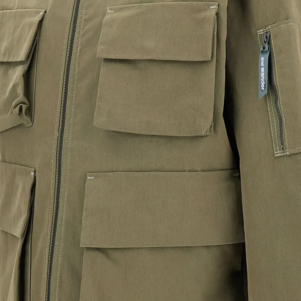 Куртка на молнии с клапанами на карманах