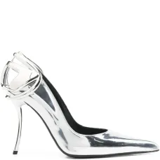 Туфли с заостренным носком и логотипом