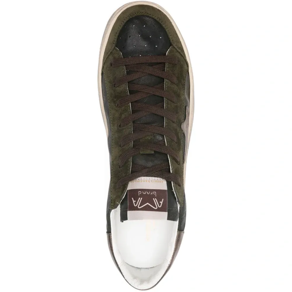 Кроссовки на шнуровке с отделкой в виде звезды