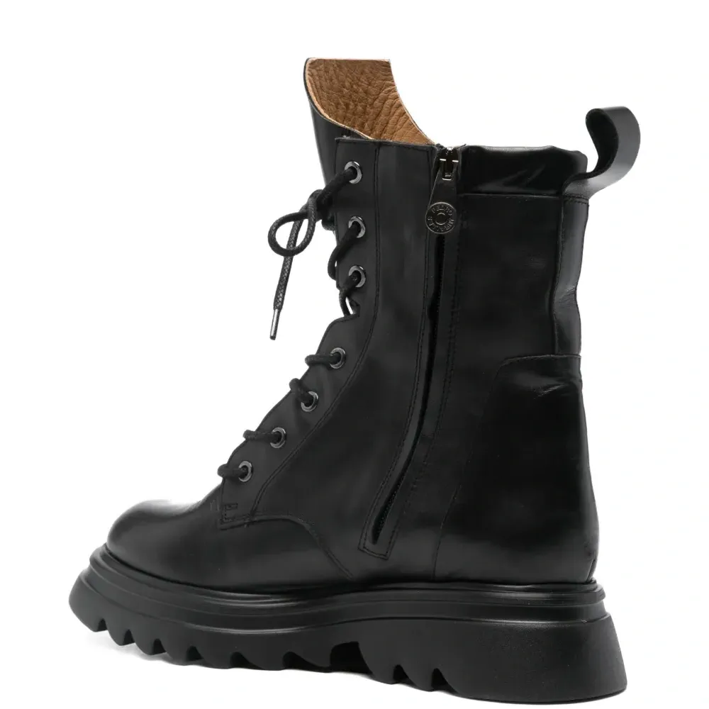 Ботинки на шнуровке с массивной подошвой