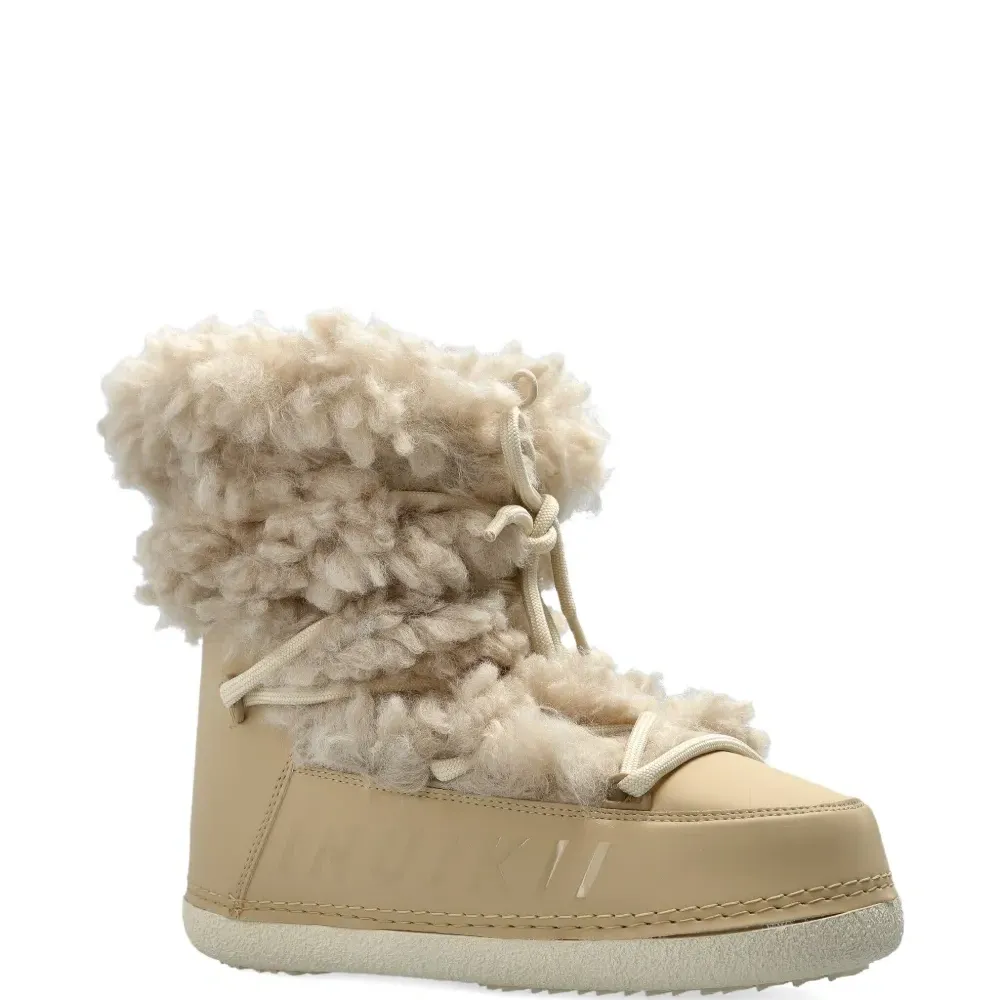 Ботинки на шнуровке