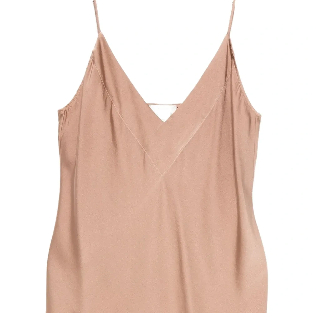 Топ с V-образным вырезом