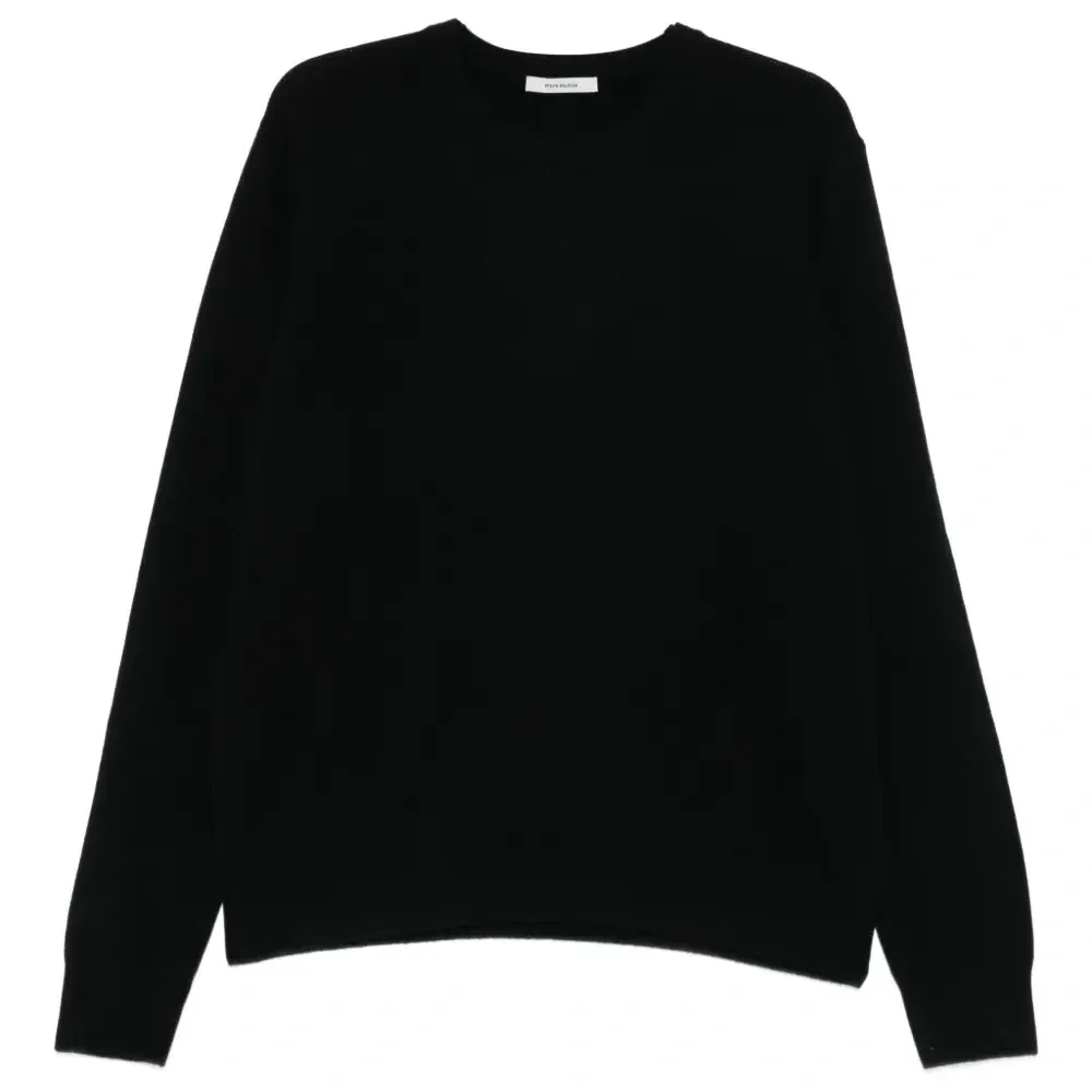 Свитер с круглым вырезом