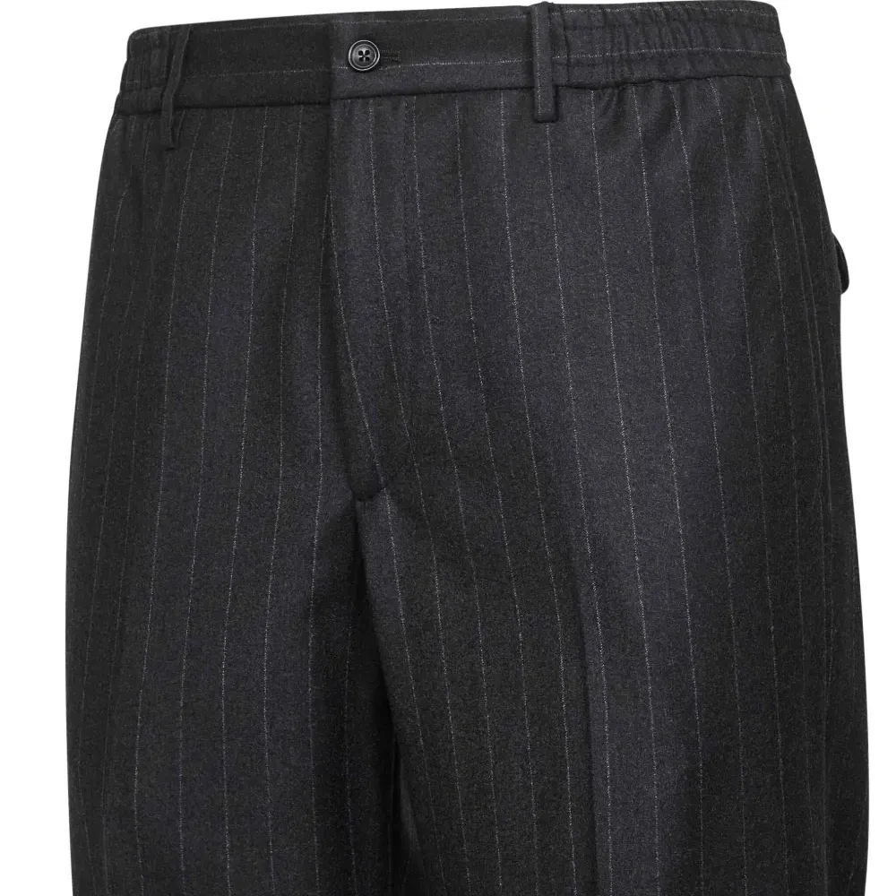 Брюки в полоску с прорезными карманами