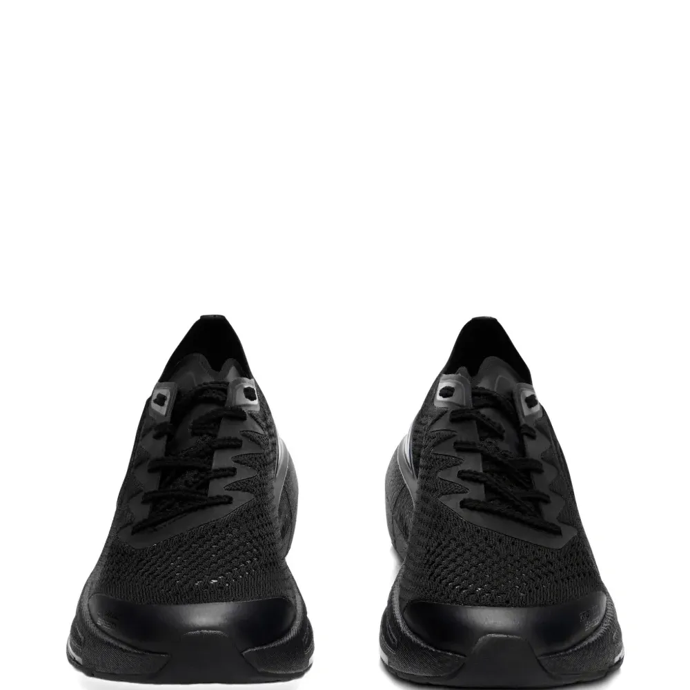 Кроссовки на шнуровке