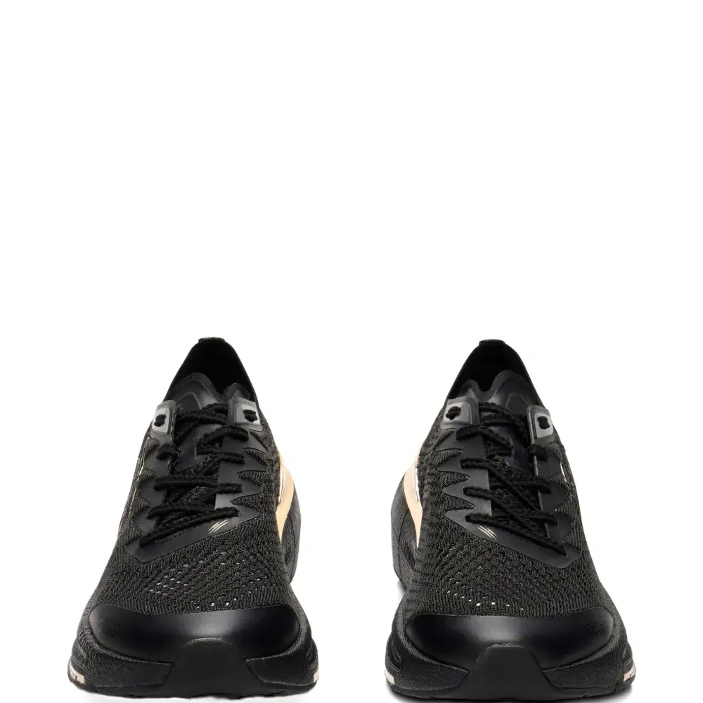 Кроссовки на шнуровке