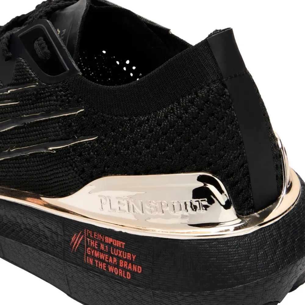 Кроссовки на шнуровке