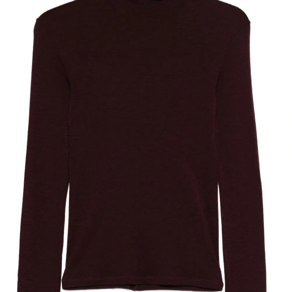 Свитер с высоким воротником