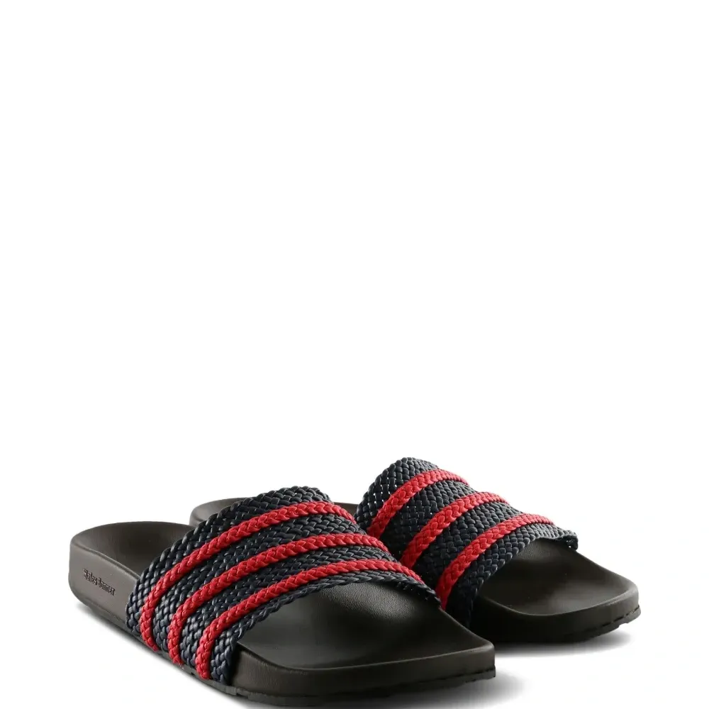 Шлепанцы Adilette из коллаборации с Wales Bonner