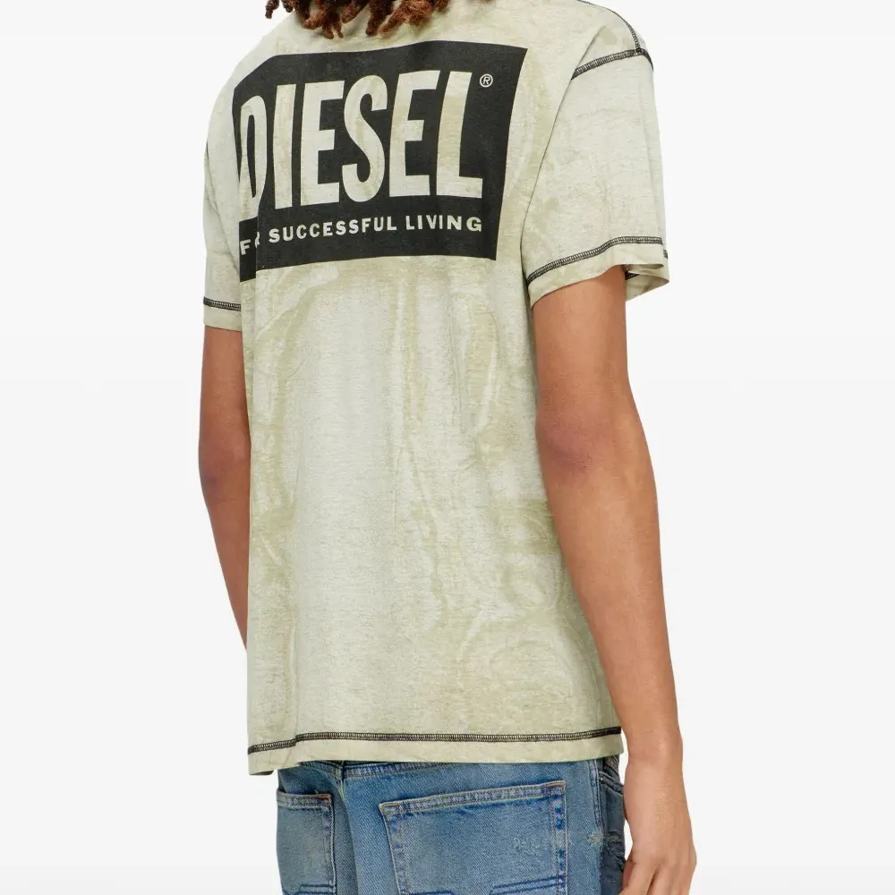 Футболка с круглым вырезом