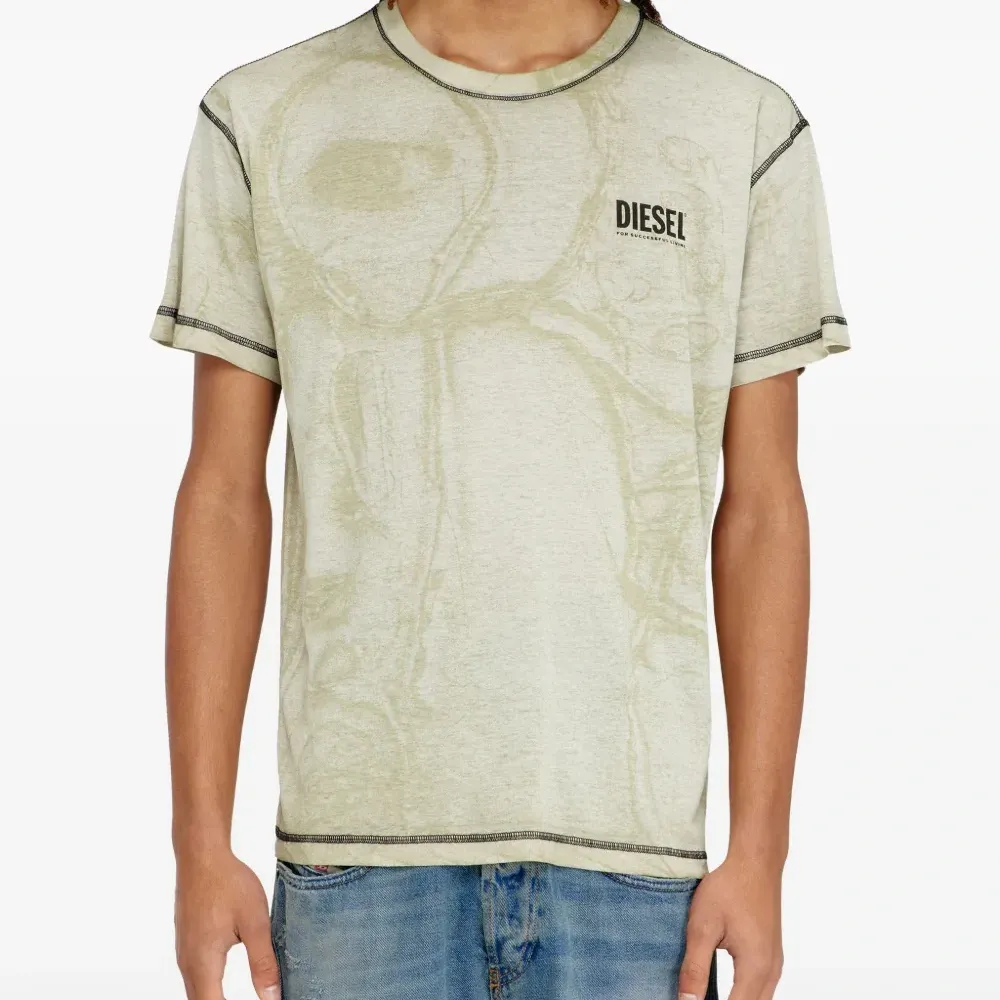 Футболка с круглым вырезом