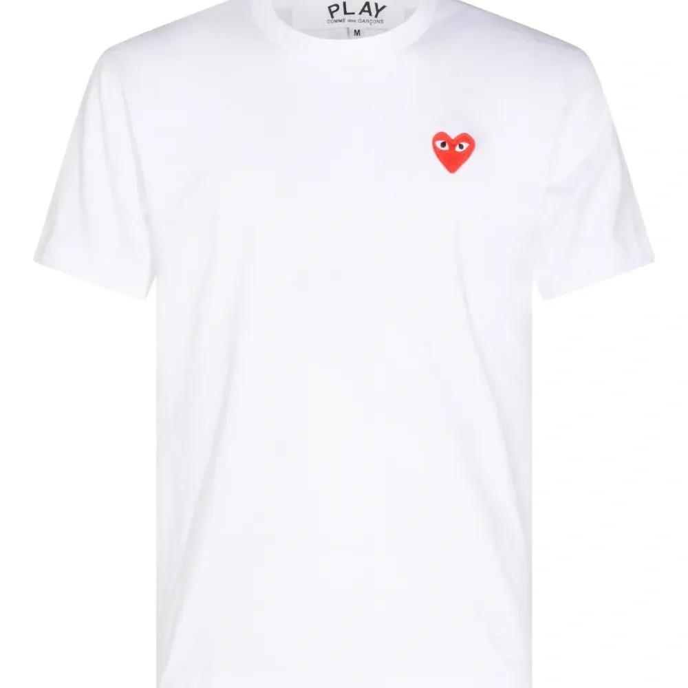 Футболка с нашивкой в виде сердца