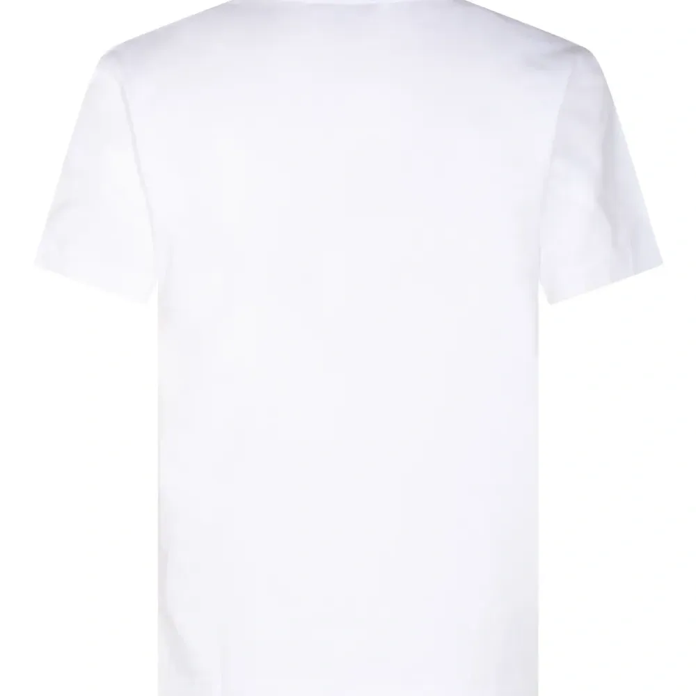 Футболка с нашивкой в виде сердца