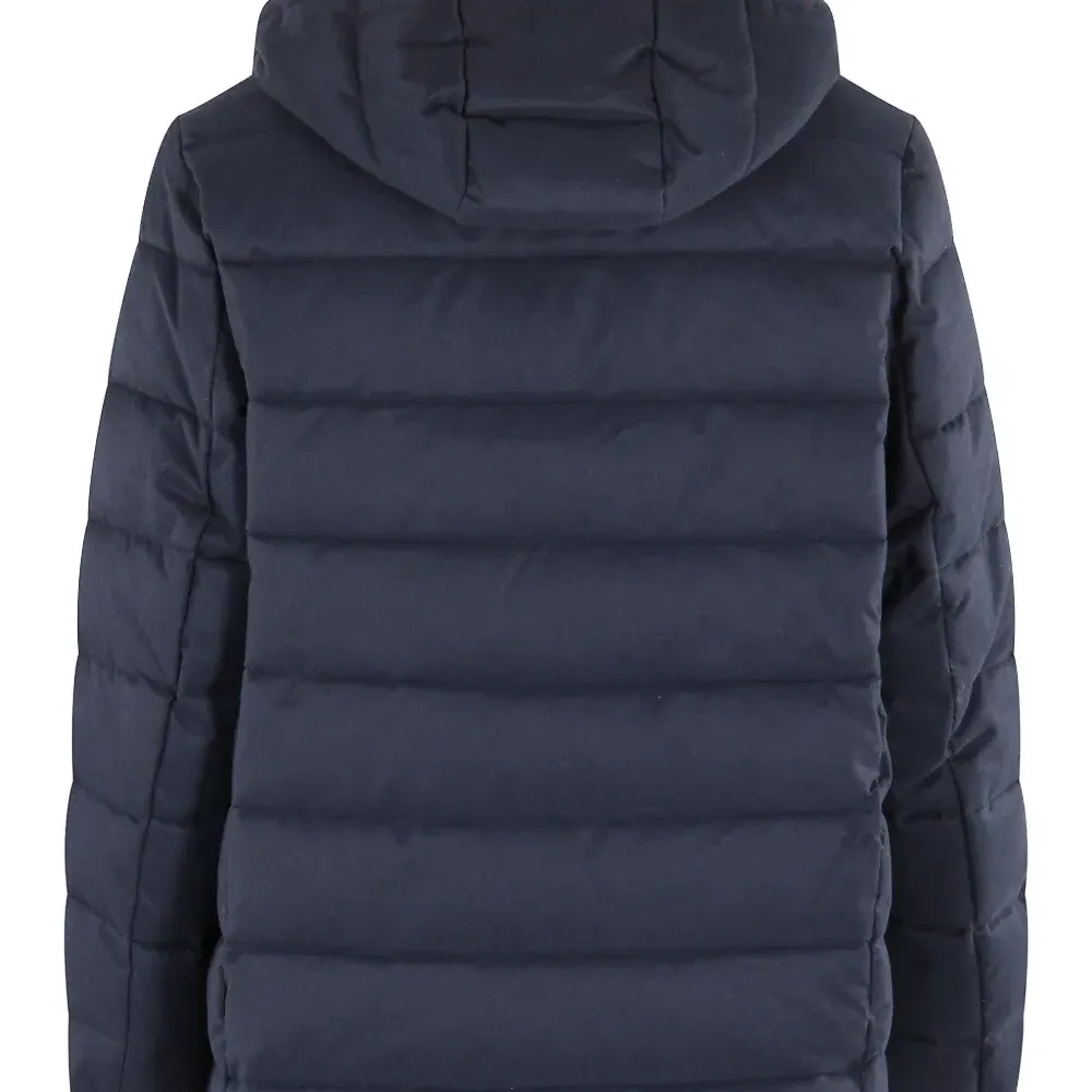 Пуховик на молнии с капюшоном