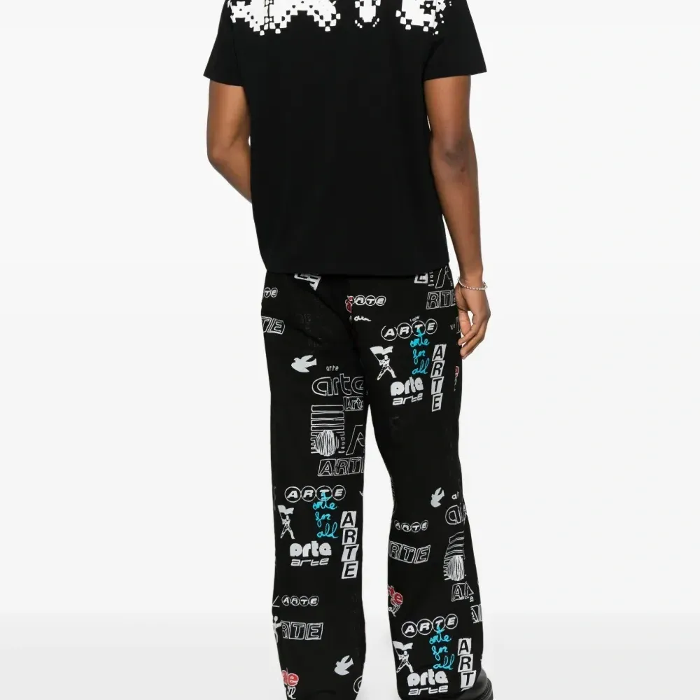 Футболка с графичным принтом