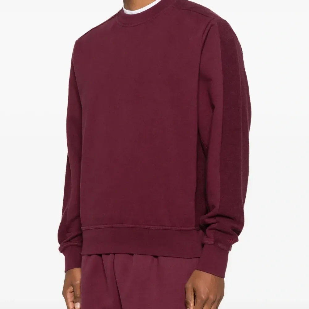 Толстовка с круглым вырезом