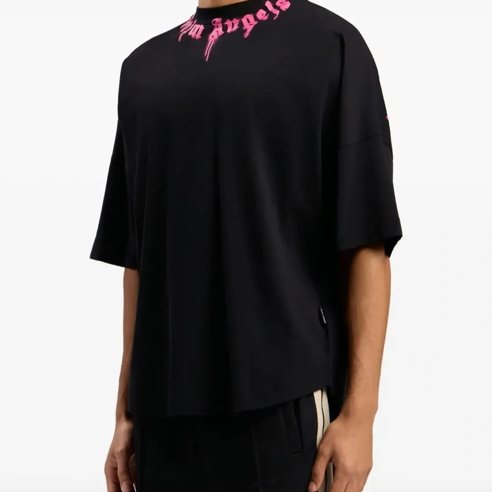 Хлопковая футболка с изогнутым логотипом Хлопковая футболка с изогнутым логотипом