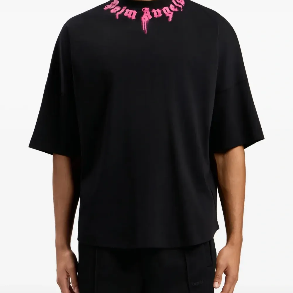 Хлопковая футболка с изогнутым логотипом Хлопковая футболка с изогнутым логотипом