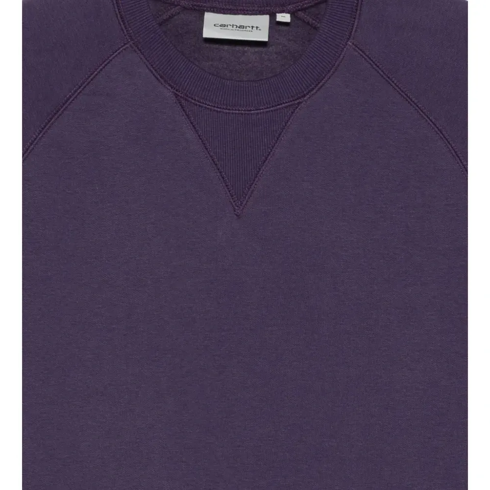 Свитшот с вышитым логотипом