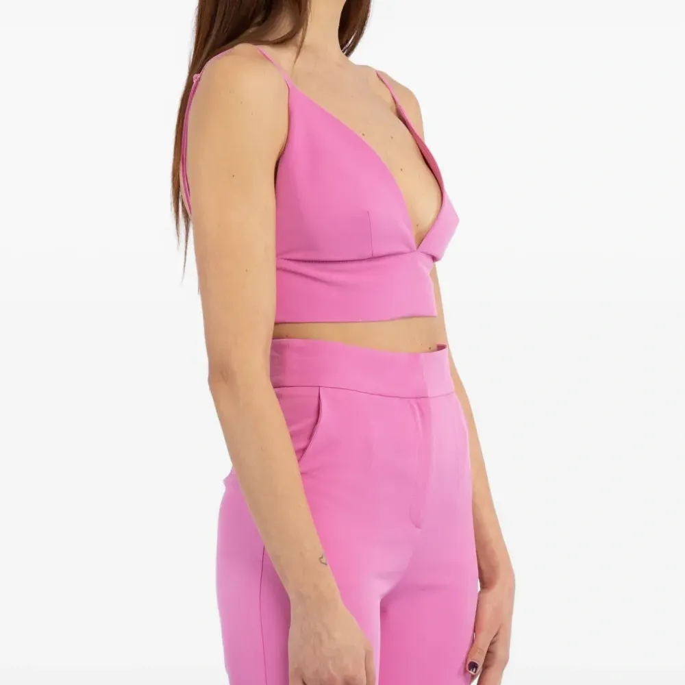 Топ с V-образным вырезом