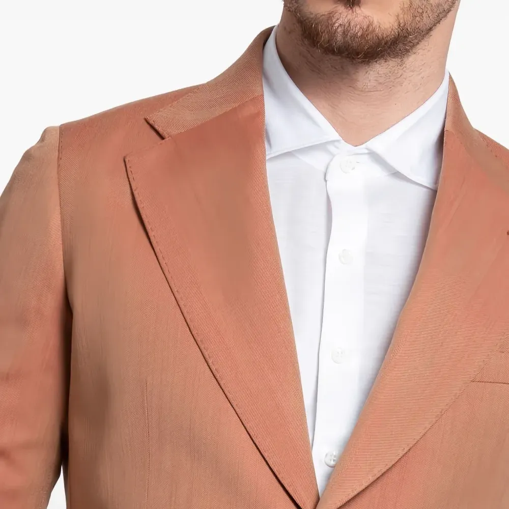 Пиджак на пуговицах