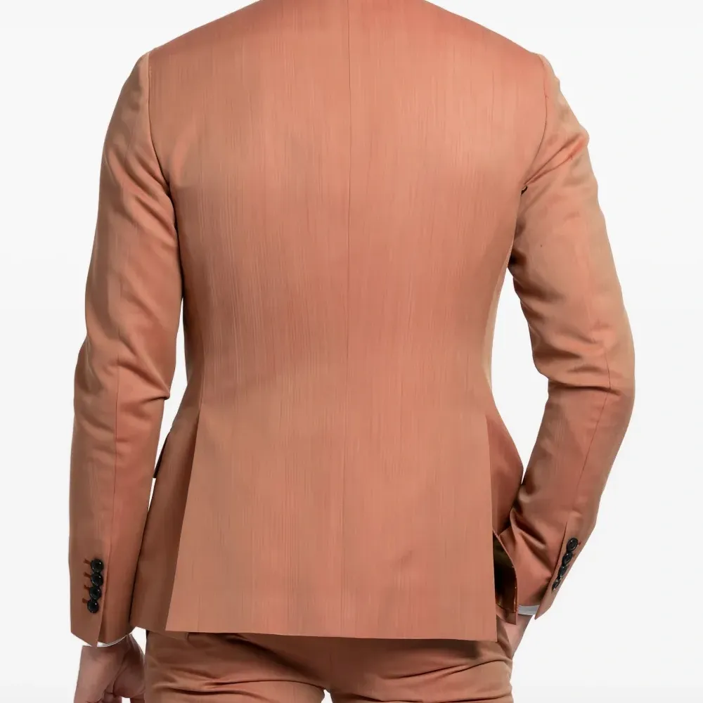 Пиджак на пуговицах