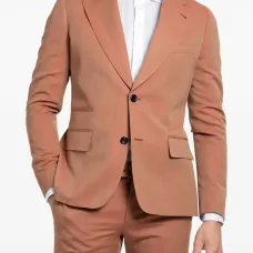 Пиджак на пуговицах