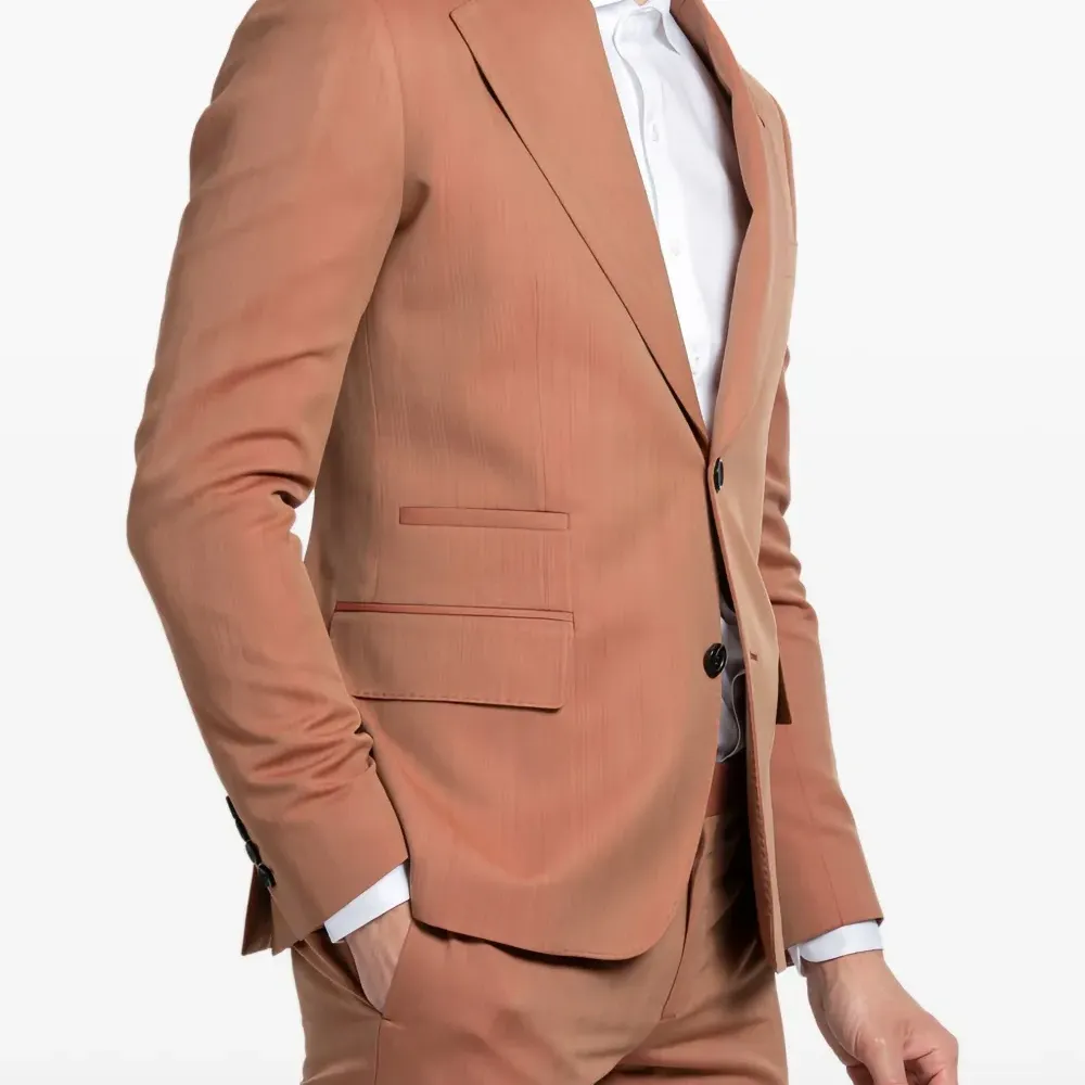 Пиджак на пуговицах