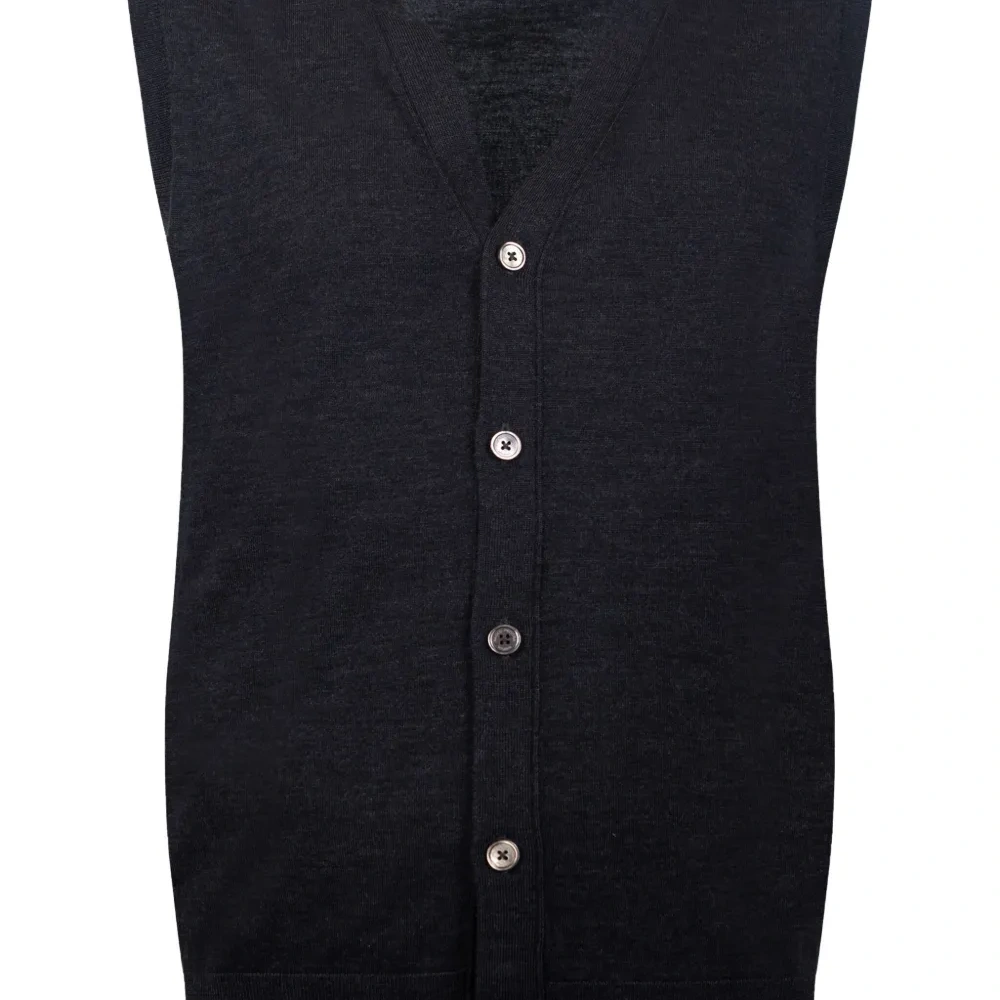 Жилет на пуговицах