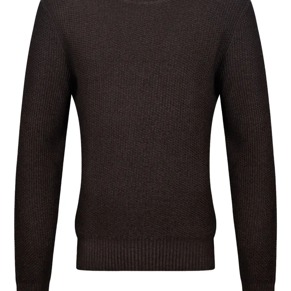 Свитер с круглым вырезом