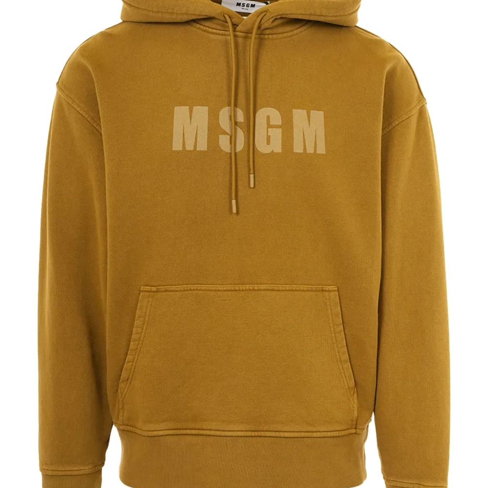 Свитер с капюшоном и логотипом