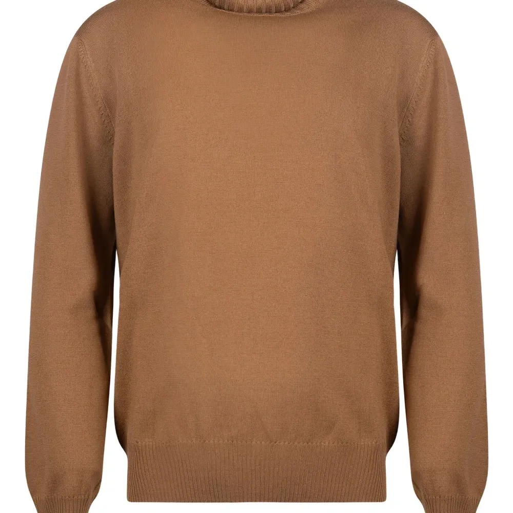 Свитер в рубчик с высоким воротником