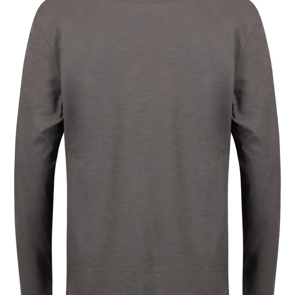 Футболка с вышитым логотипом