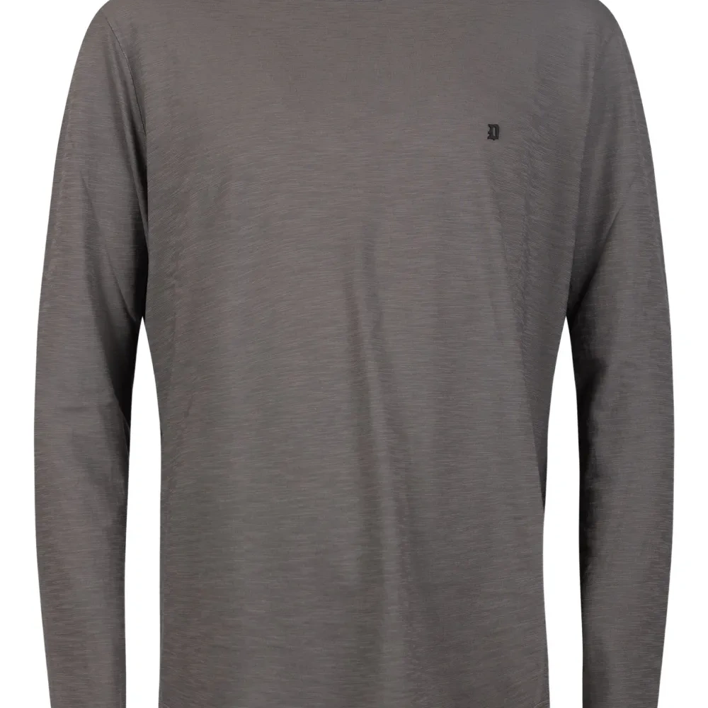 Футболка с вышитым логотипом