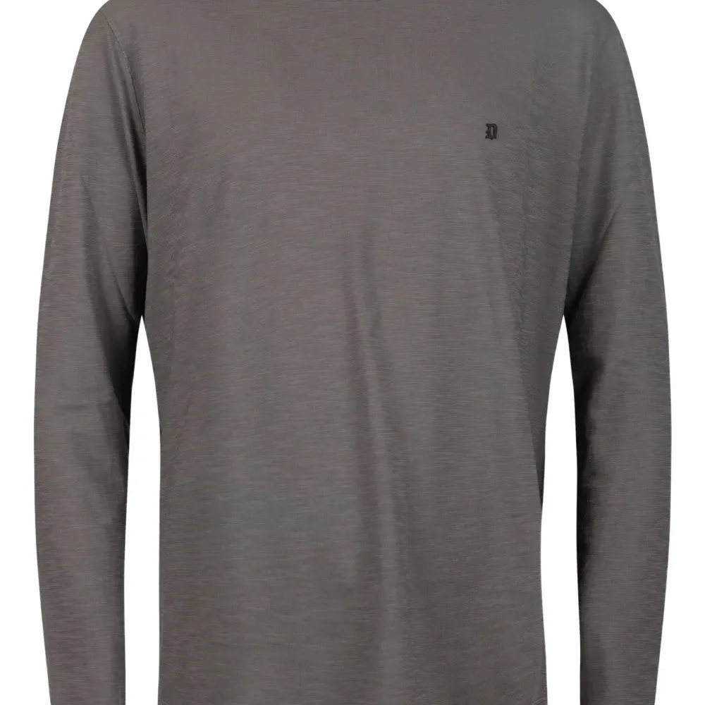 Футболка с вышитым логотипом