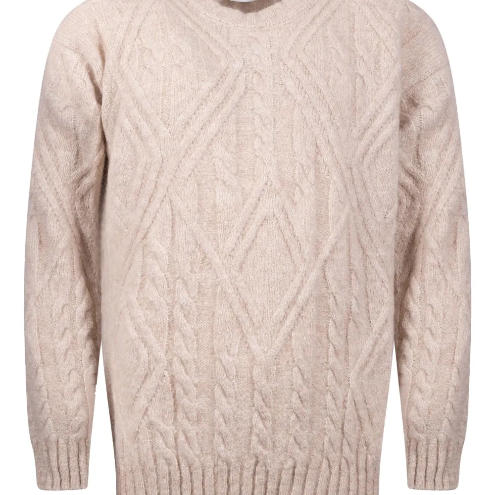 Свитер с круглым вырезом