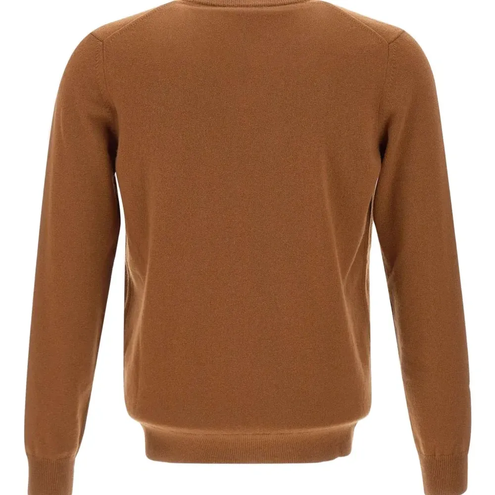 Вязаный свитер с V-образным вырезом