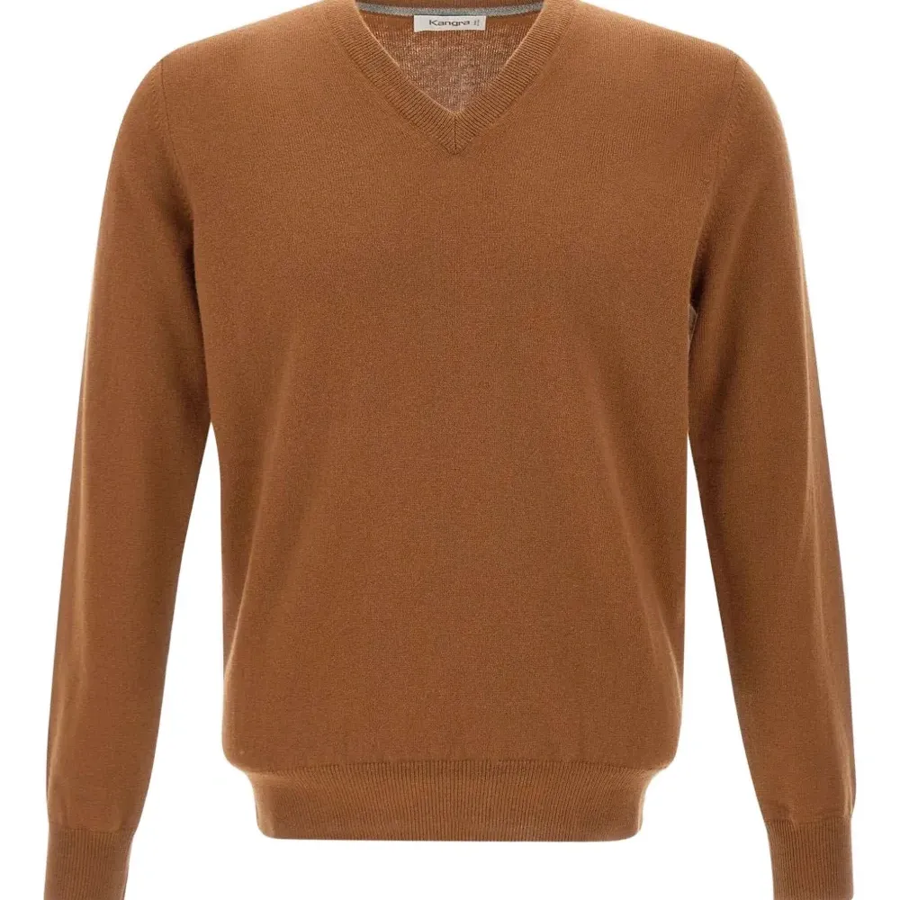 Вязаный свитер с V-образным вырезом