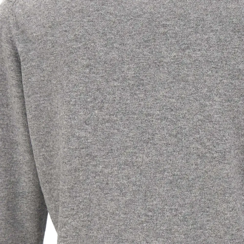 Вязаный свитер с круглым вырезом