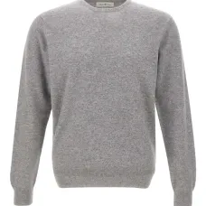 Вязаный свитер с круглым вырезом