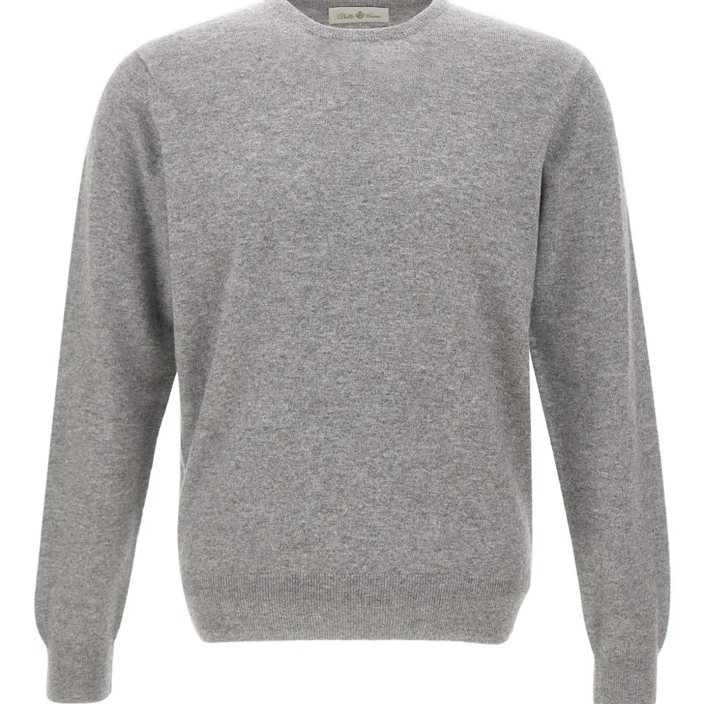 Вязаный свитер с круглым вырезом