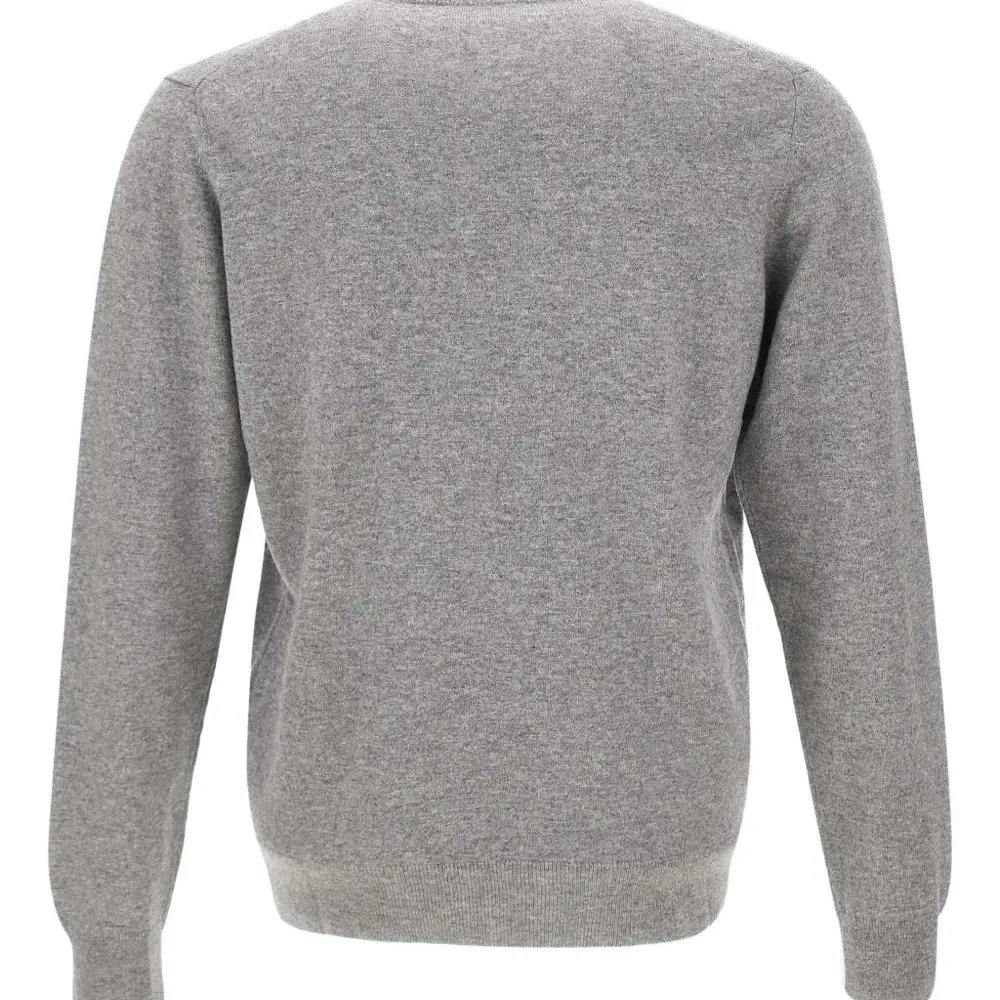 Вязаный свитер с круглым вырезом