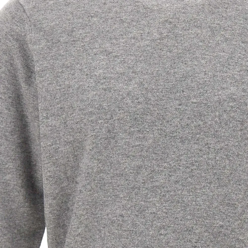 Вязаный свитер с круглым вырезом