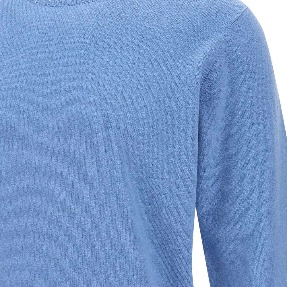 Вязаный свитер с круглым вырезом