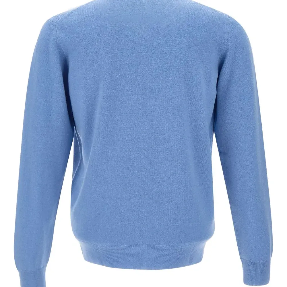 Вязаный свитер с круглым вырезом