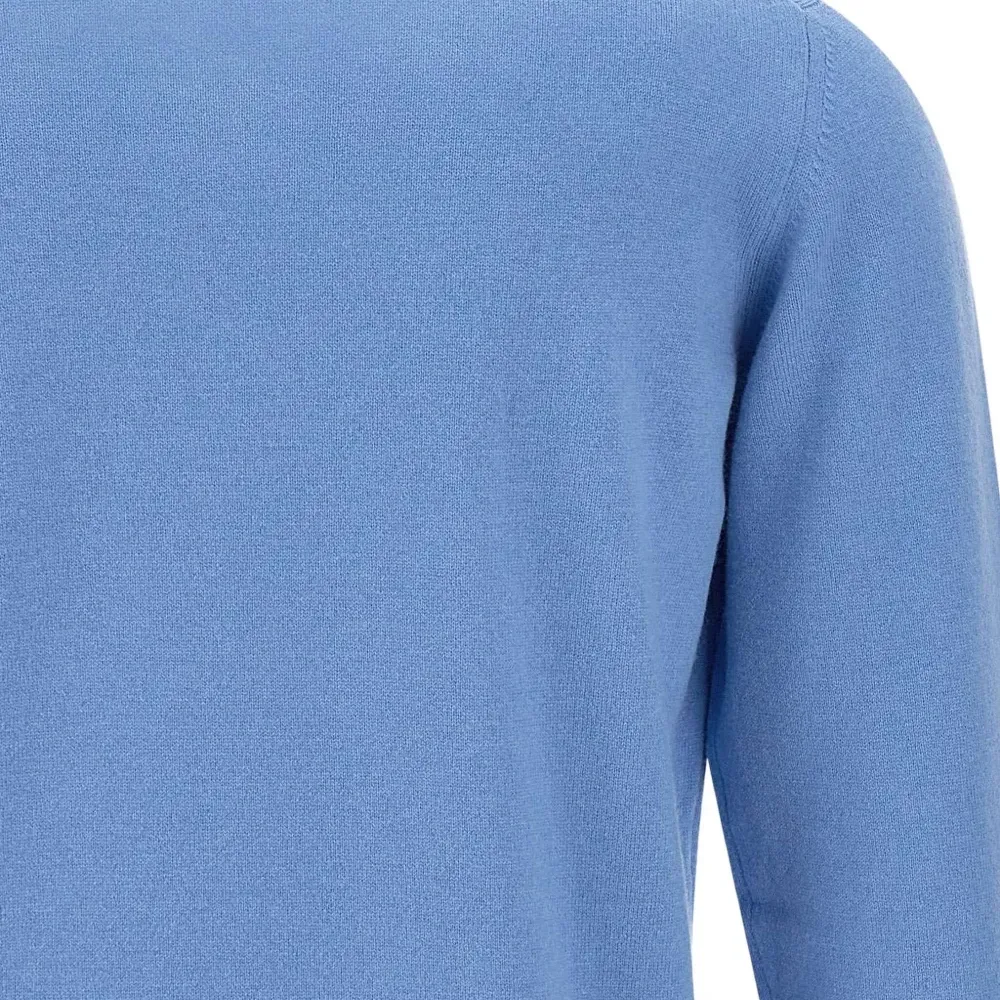 Вязаный свитер с круглым вырезом