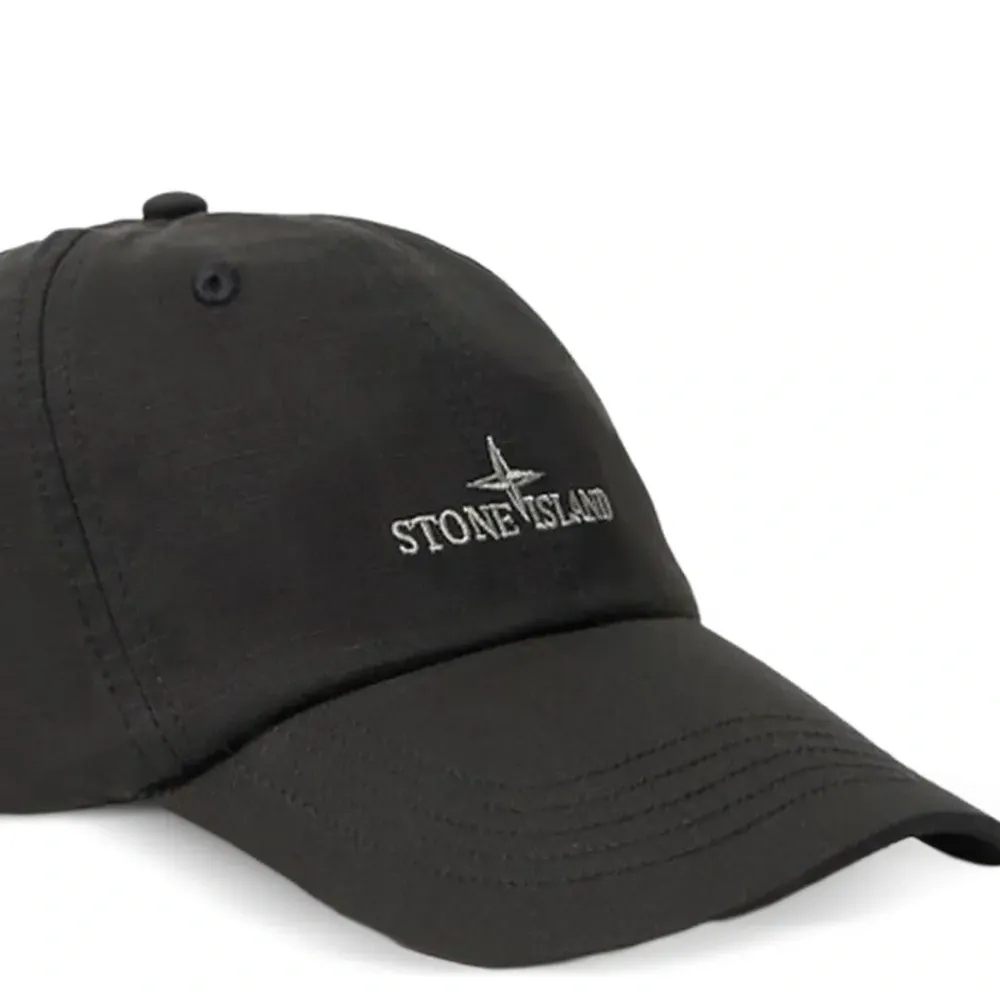 Бейсболка с логотипом