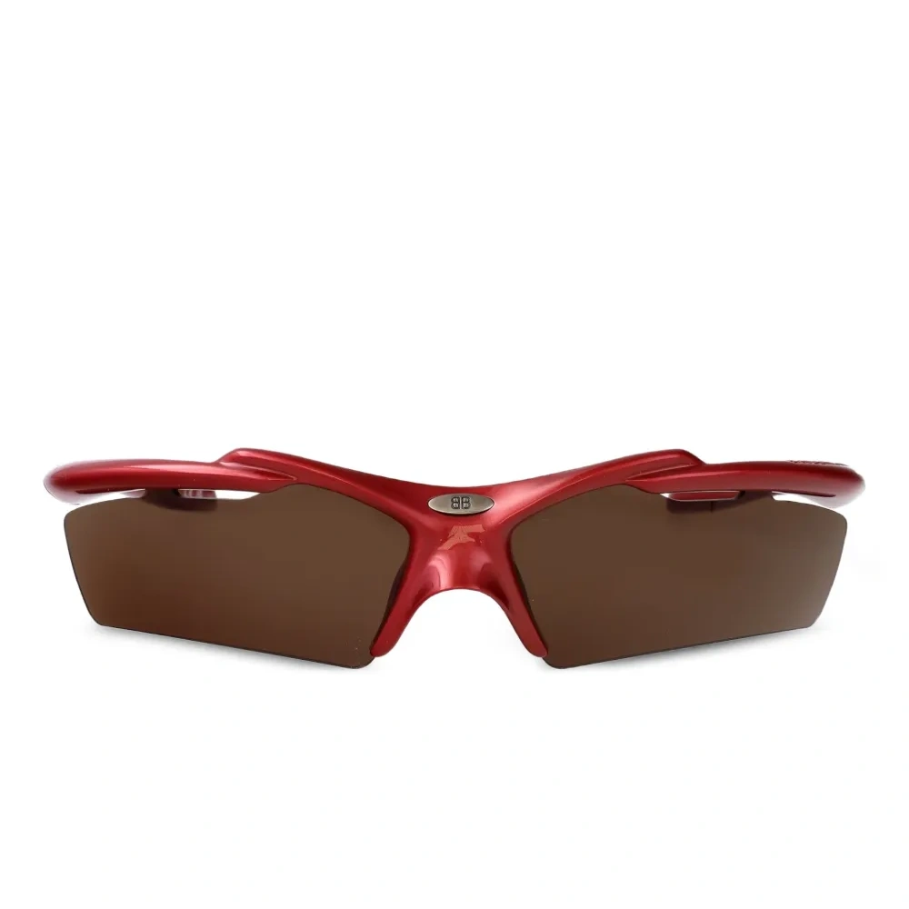 Солнцезащитные очки в геометричной оправе