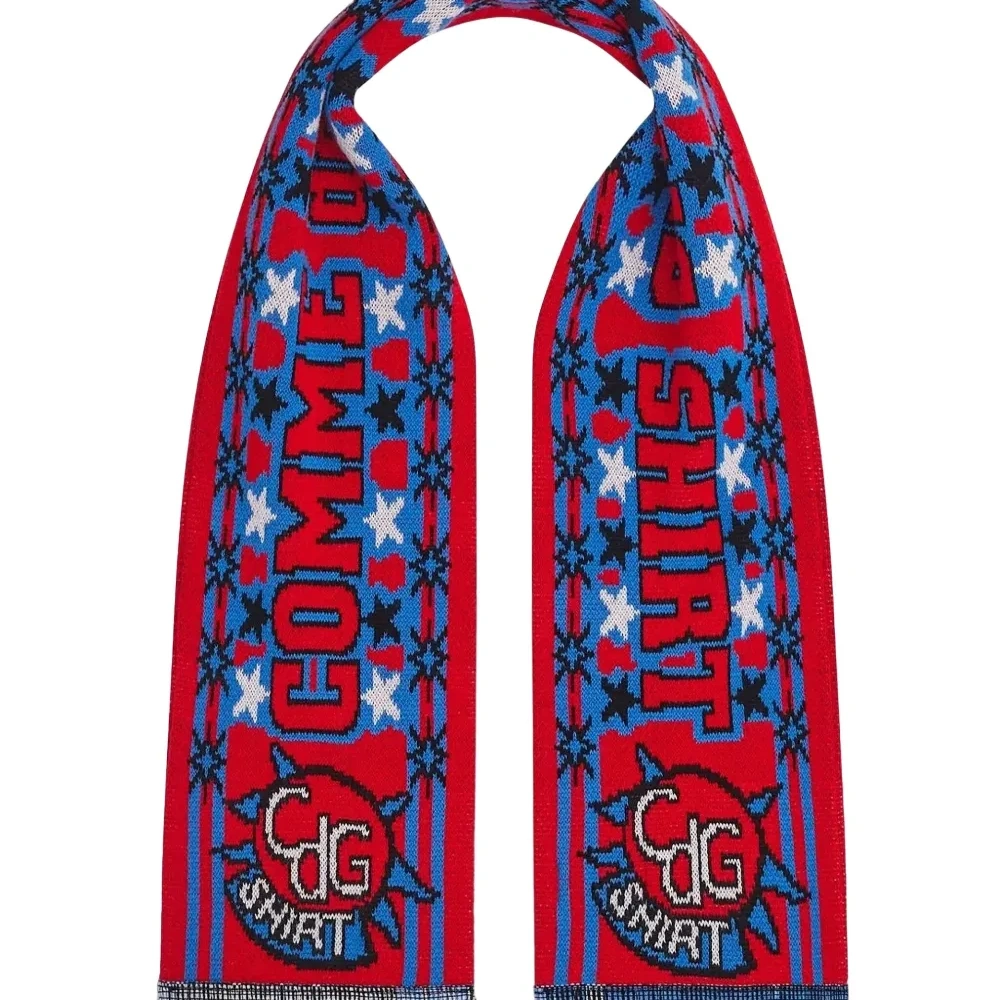 Шарф с узором и бахромой по краям