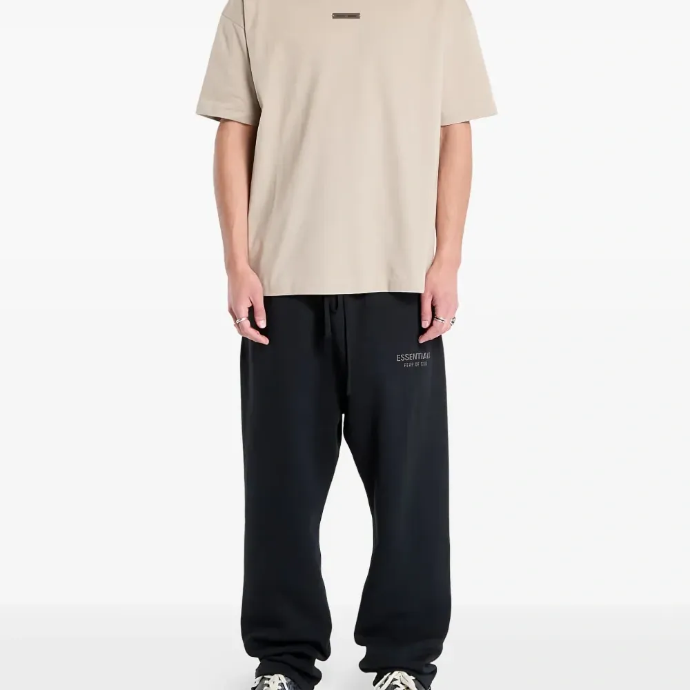 Футболка с логотипом